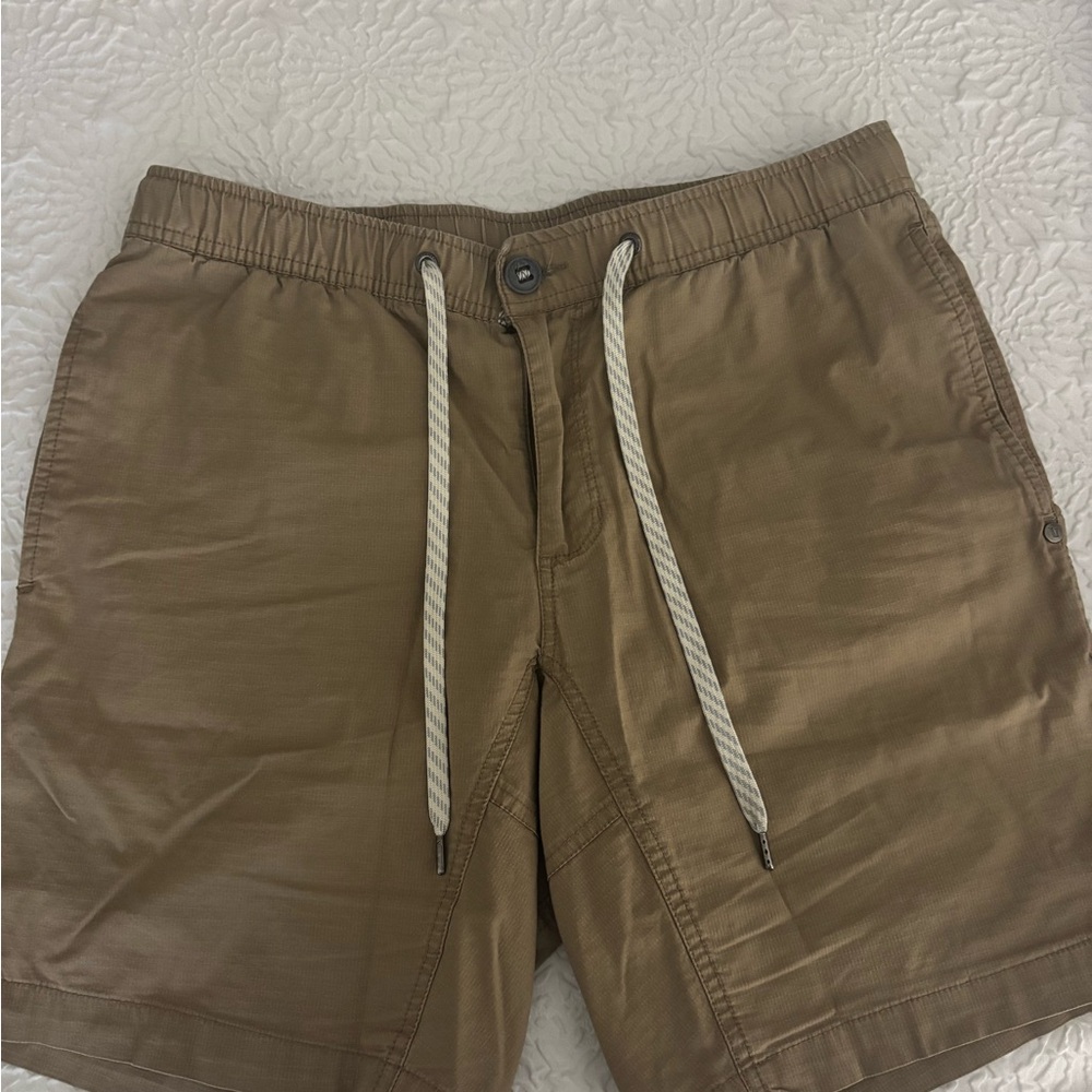 Vuori Shorts